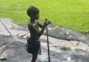 Yağmur Ormanlarında Bir Aborijin Çocuk